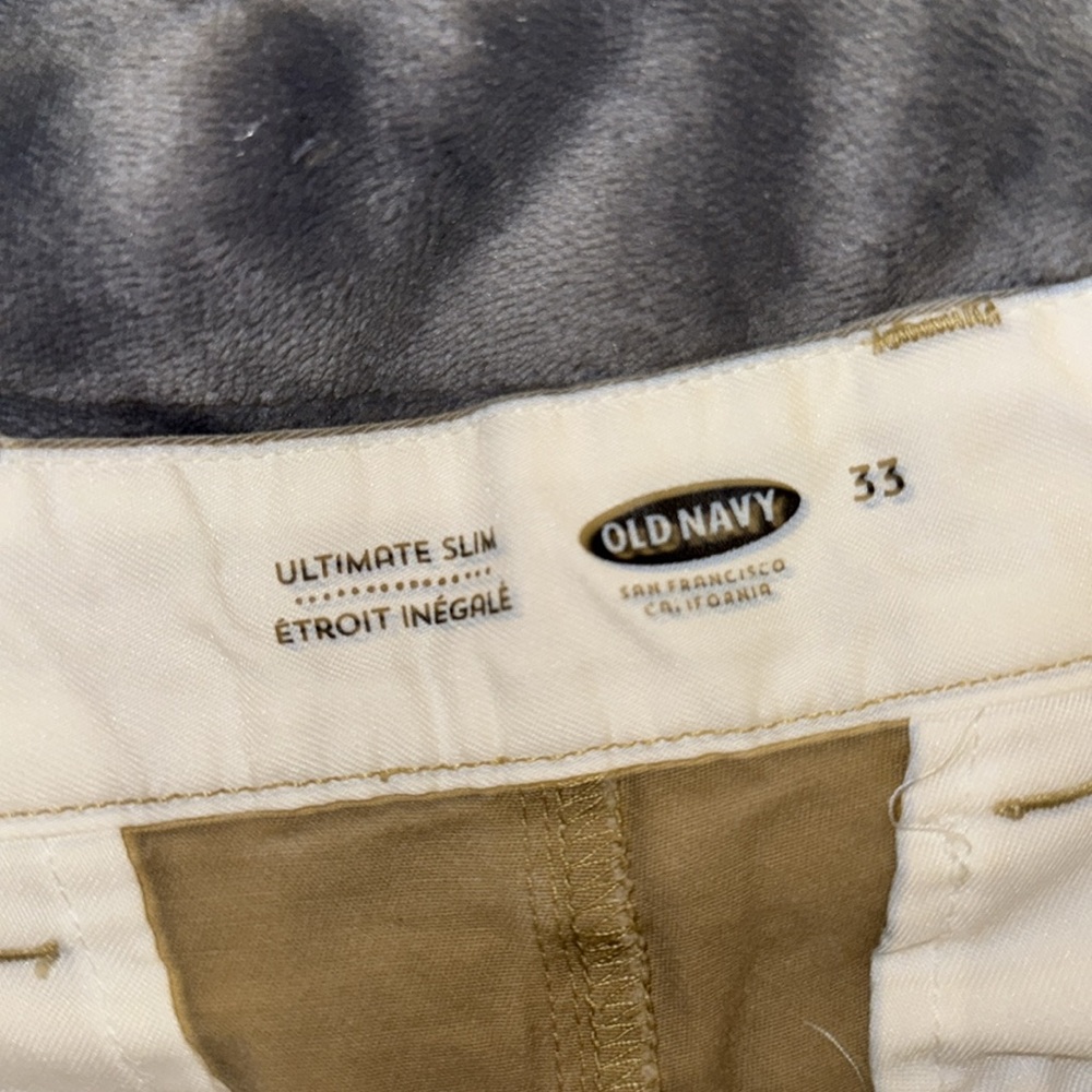 Men’s Old Navy khaki shorts